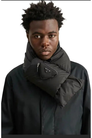 Marka Plakalı Yün ve Geri Dönüştürülmüş Naylon Atkı