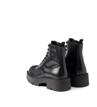 Prada Erkek Fırçalanmış Deri Metal Logolu Bot