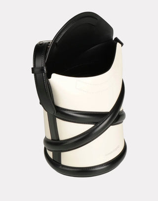 The Curve Yumuşak Fildişi ve Siyah Kova Çanta