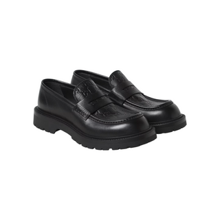Planet Luxury Brands siyah deri, GG logo işlemeli, yuvarlak burunlu ve kalın kauçuk tabanlı erkek loafer ayakkabı.