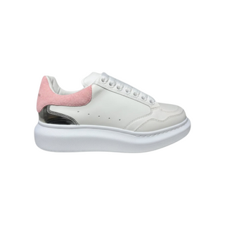 Planet Luxury Brands beyaz deri kadın sneaker, pembe süet detaylı ve kalın tabanlı bağcıklı tasarım