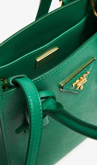 Prada Üçgen Logolu Yeşil Deri El Çantası