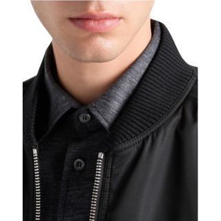 Planet Luxury Brands siyah Re-Nylon erkek bomber ceket, fermuarlı detaylı ve ribana yakalı tasarım