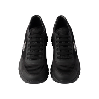 Planet Luxury Brands siyah Prax 2.0 kumaş erkek sneaker, metal logo detaylı ve kauçuk tabanlı tasarım.