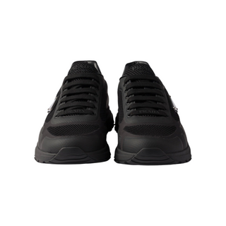 Planet Luxury Brands siyah Prax 2.0 kumaş erkek sneaker, metal logo detaylı ve kauçuk tabanlı tasarım.