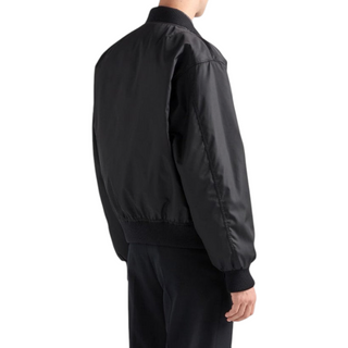 Planet Luxury Brands siyah erkek Re-Nylon bomber ceket, arkadan görünüm, ribana detaylı, normal kesim.