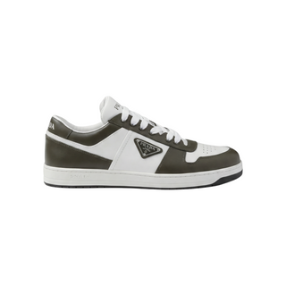 Planet Luxury Brands Prada Downtown haki ve beyaz renkli, metal logolu, kauçuk tabanlı erkek sneaker ayakkabı
