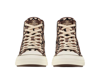 Planet Luxury Brands bej ve siyah renkli, V logolu, yüksek bilekli, kalın tabanlı Valentino Garavani erkek sneaker