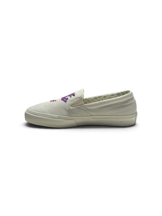 Planet Luxury Brands tarafından sunulan, üzerinde dinozor baskısı bulunan beyaz renkli, bağcıksız Kenzo Kinsey sneaker