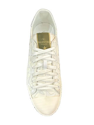 Planet Luxury Brands beyaz yıldız desenli, yuvarlak burunlu ve kauçuk tabanlı şık erkek sneakers modeli