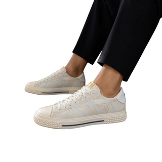 Planet Luxury Brands beyaz yıldız desenli, kalın kauçuk tabanlı ve yuvarlak burunlu şık erkek sneakers modeli
