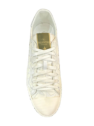 Planet Luxury Brands beyaz yıldız desenli, yuvarlak burunlu ve kauçuk tabanlı şık erkek sneakers modeli