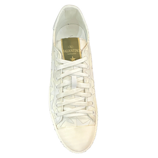 Planet Luxury Brands beyaz yıldız desenli, yuvarlak burunlu ve kauçuk tabanlı şık erkek sneakers modeli
