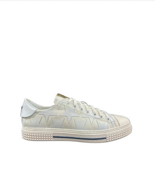 Planet Luxury Brands beyaz yıldız desenli, kalın kauçuk tabanlı ve yuvarlak burunlu erkek sneakers