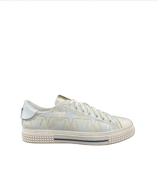 Planet Luxury Brands beyaz yıldız desenli, kalın kauçuk tabanlı ve yuvarlak burunlu erkek sneakers