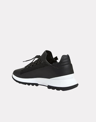 Planet Luxury Brands imzalı, siyah renkli, çok katmanlı tasarıma ve kalın beyaz tabana sahip Givenchy Spectre sneaker