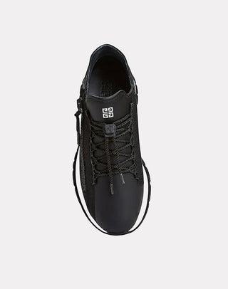 Planet Luxury Brands güvencesiyle sunulan, çok katmanlı tasarıma ve kalın tabana sahip siyah Givenchy Spectre erkek sneaker