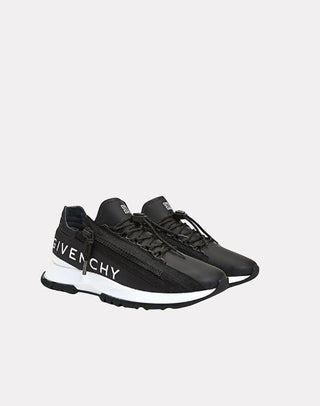 Planet Luxury Brands Givenchy Spectre erkek sneaker, siyah çok katmanlı dış yüzey ve beyaz kalın taban tasarımı.
