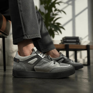 Planet Luxury Brands gri deri kalın tabanlı erkek sneaker, yuvarlak burunlu ve logo detaylı İtalyan tasarım.