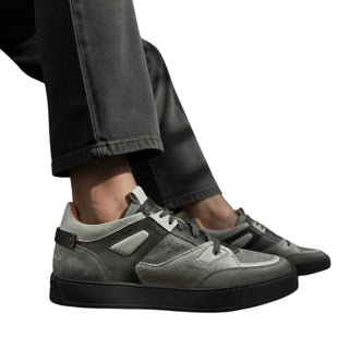 Planet Luxury Brands gri deri bağcıklı sneakers, modern tasarım ve kontrast detaylara sahip şık günlük ayakkabı