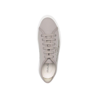 Planet Luxury Brands gri kanvas Ferragamo Mediterr erkek sneaker, kalın kauçuk tabanlı ve logo detaylı üstten görünüm