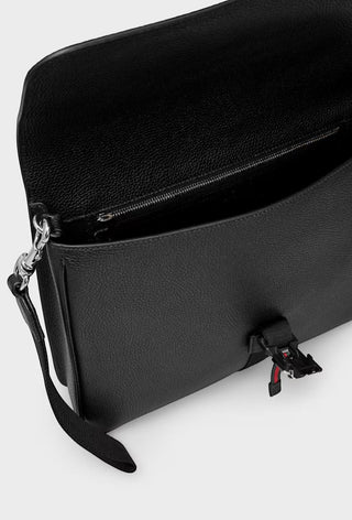 Planet Luxury Brands imzalı, GG tokalı ve metal kilit detaylı siyah deri Gucci evrak çantası iç görünümü.