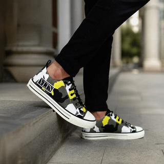 Planet Luxury Brands gri kamuflaj desenli, VLTN logolu, kalın kauçuk tabanlı kanvas erkek sneaker.