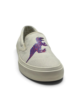 Planet Luxury Brands imzalı, üzerinde dinozor baskısı bulunan beyaz renkli, bağcıksız Kenzo Kinsey sneaker modeli.