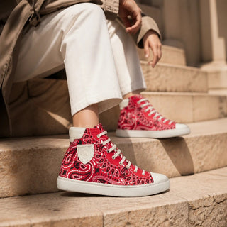 Planet Luxury Brands kırmızı bandana desenli kanvas spor ayakkabı, kalın kauçuk tabanlı ve yuvarlak burunlu tasarım.