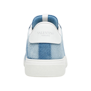 Planet Luxury Brands mavi denim ve beyaz deri detaylı Valentino alçak bilekli sneaker arka görünümü