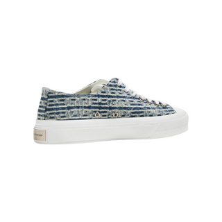 Planet Luxury Brands mavi desenli, kalın tabanlı ve arka kısmında metal logo detayı bulunan erkek sneakers