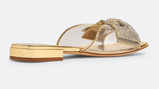 Planet Luxury Brands imzalı, kristal işlemeli fiyonk detaylı, altın rengi düz taban Miu Miu kadın sandalet