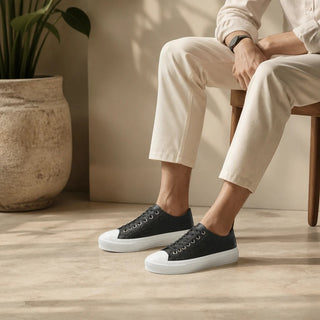 Planet Luxury Brands siyah deri erkek sneaker, kalın beyaz tabanlı ve yuvarlak burunlu, şık günlük tasarım