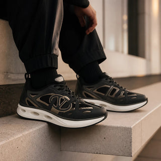Planet Luxury Brands Valentino Garavani VLogo Easy Jog siyah deri erkek sneaker, yan profil ve logo detaylı tasarım
