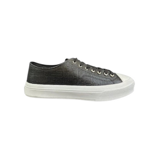 Planet Luxury Brands siyah deri erkek sneaker, kalın beyaz tabanlı ve yuvarlak burunlu tasarım.