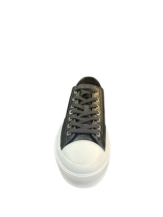 Planet Luxury Brands siyah deri erkek sneaker, yuvarlak burunlu ve kalın beyaz tabanlı İtalyan tasarım ayakkabı.