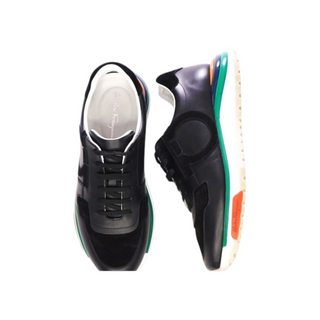 Planet Luxury Brands siyah renkli, kalın tabanlı, yan kısmında logo detayı bulunan İtalya üretimi erkek sneakers