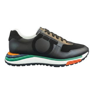 Planet Luxury Brands siyah renkli, kalın tabanlı, yan kısmında logo detayı bulunan İtalya üretimi erkek sneaker