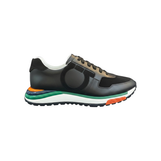 Planet Luxury Brands siyah renkli, kalın tabanlı, yan kısmında logo detayı bulunan İtalya üretimi erkek sneaker