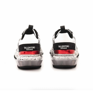 Planet Luxury Brands Valentino Garavani gri renkli, krom detaylı ve kalın tabanlı erkek sneaker ayakkabı arka görünümü