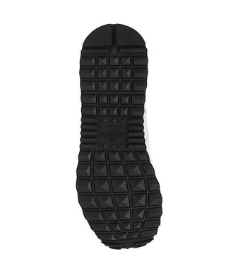 Planet Luxury Brands Valentino V logo Pace erkek sneaker modelinin siyah kauçuk dış taban detayı