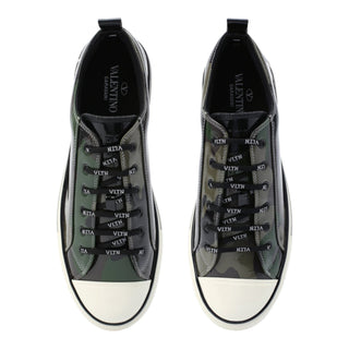 Planet Luxury Brands yeşil kamuflaj desenli, parlak yüzeyli, VLTN logolu bağcıklara sahip erkek sneaker