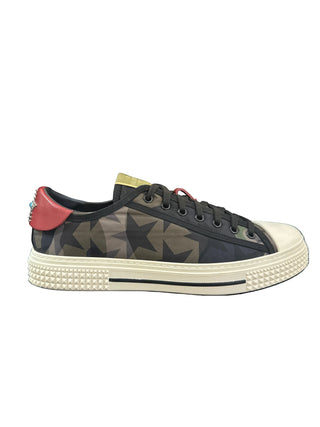 Planet Luxury Brands yeşil yıldız desenli, kauçuk tabanlı ve arka kısmında taşlı detayları bulunan erkek sneakers