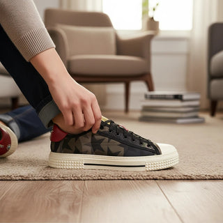 Planet Luxury Brands yeşil yıldız desenli, kauçuk tabanlı ve arka kısmında taşlı detayları olan erkek sneakers modeli