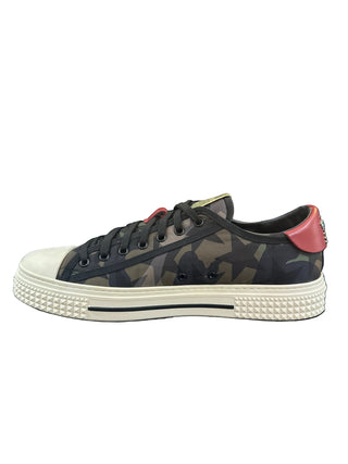 Planet Luxury Brands yeşil kamuflaj desenli, yan tarafında yıldız logosu ve arka kısmında taşlı detaylı erkek sneaker