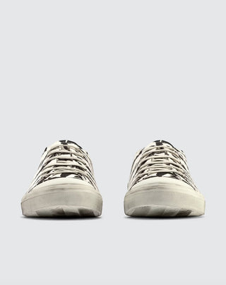 Planet Luxury Brands zebra desenli, beyaz pamuklu kanvas spor ayakkabı, yuvarlak burunlu ve kauçuk tabanlı.